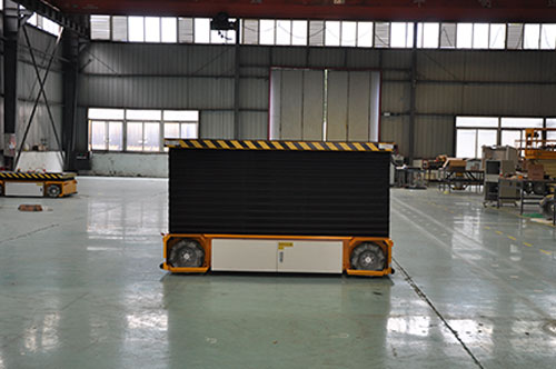 成都航發(fā)麥輪式全向車(chē)-1.jpg
